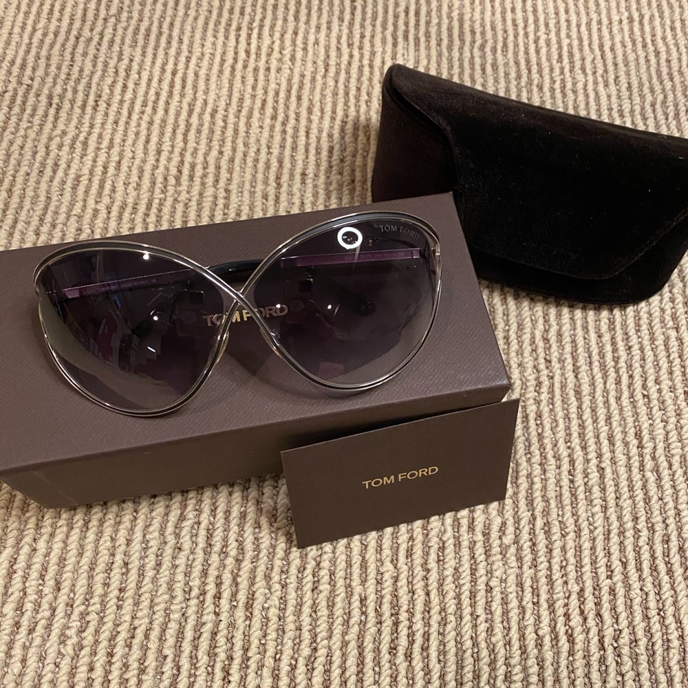 Authentic Tom Ford sunglasses w/ case, box, cards